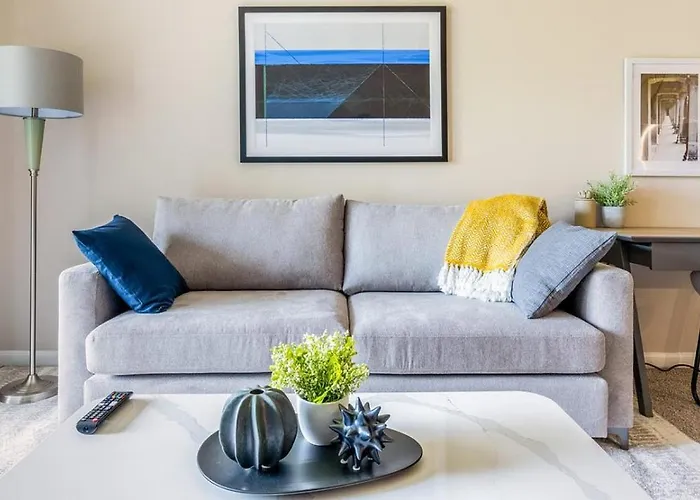 Landing Modern With Amazing Amenities Нэпервилл